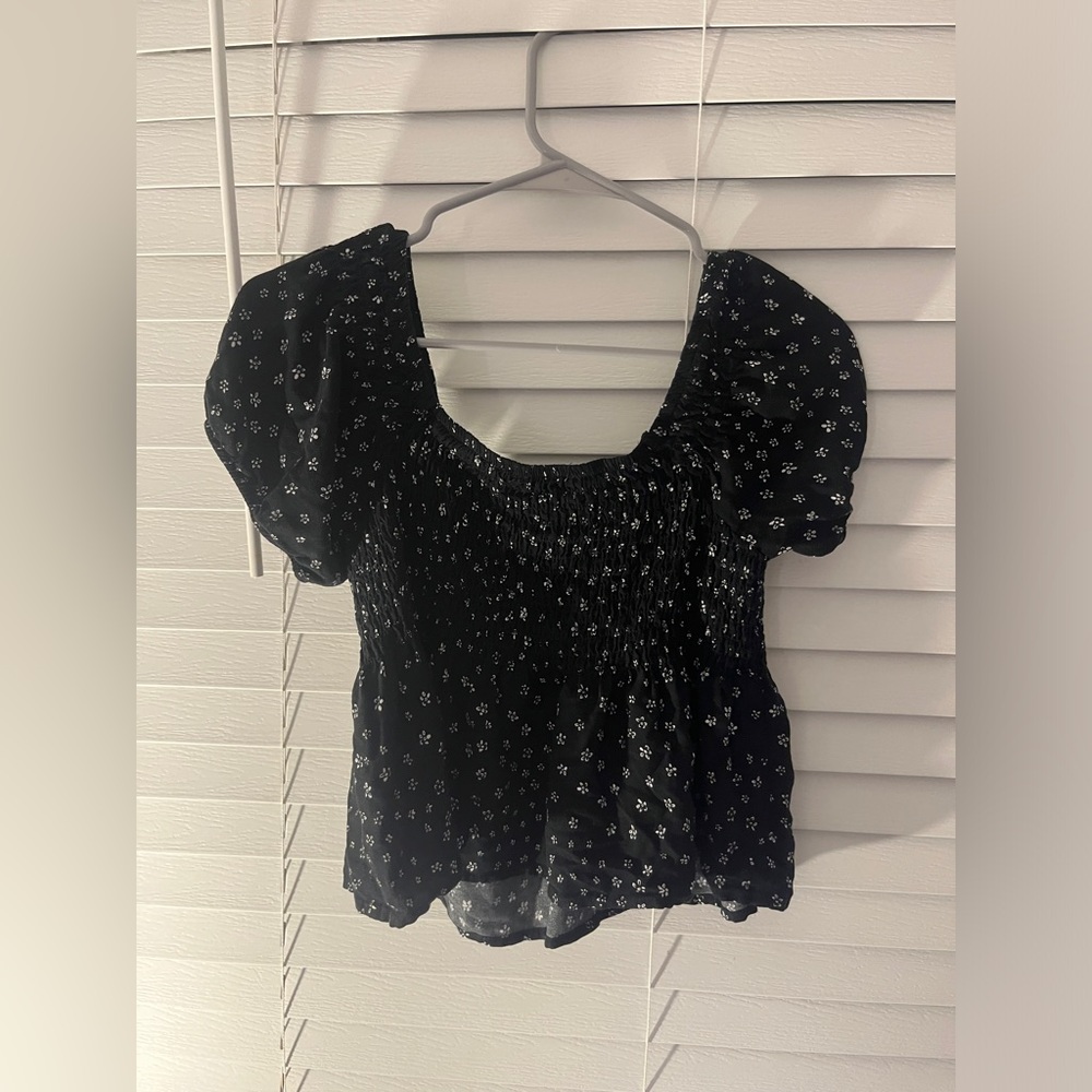 CUTE TOP! - Picture 2 of 2